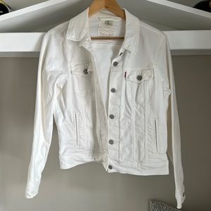 Levi’s white jean jacket